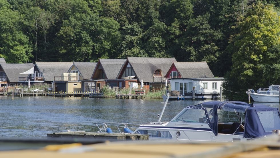 Reetgedeckte Bootshäuser am Schweriner See // © MV-T/Nikulski Reetgedeckte Bootshäuser am Schweriner See // © MV-T/Nikulski