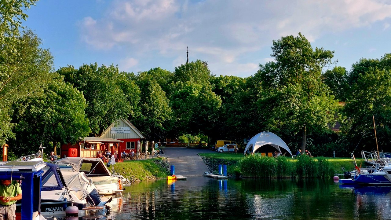 Hafen Stolpe an der Peene Wasserwanderrastplatz Zeltplatz // © Tobias Oertel, Spantekow Hafen Stolpe an der Peene Wasserwanderrastplatz Zeltplatz // © Tobias Oertel, Spantekow
