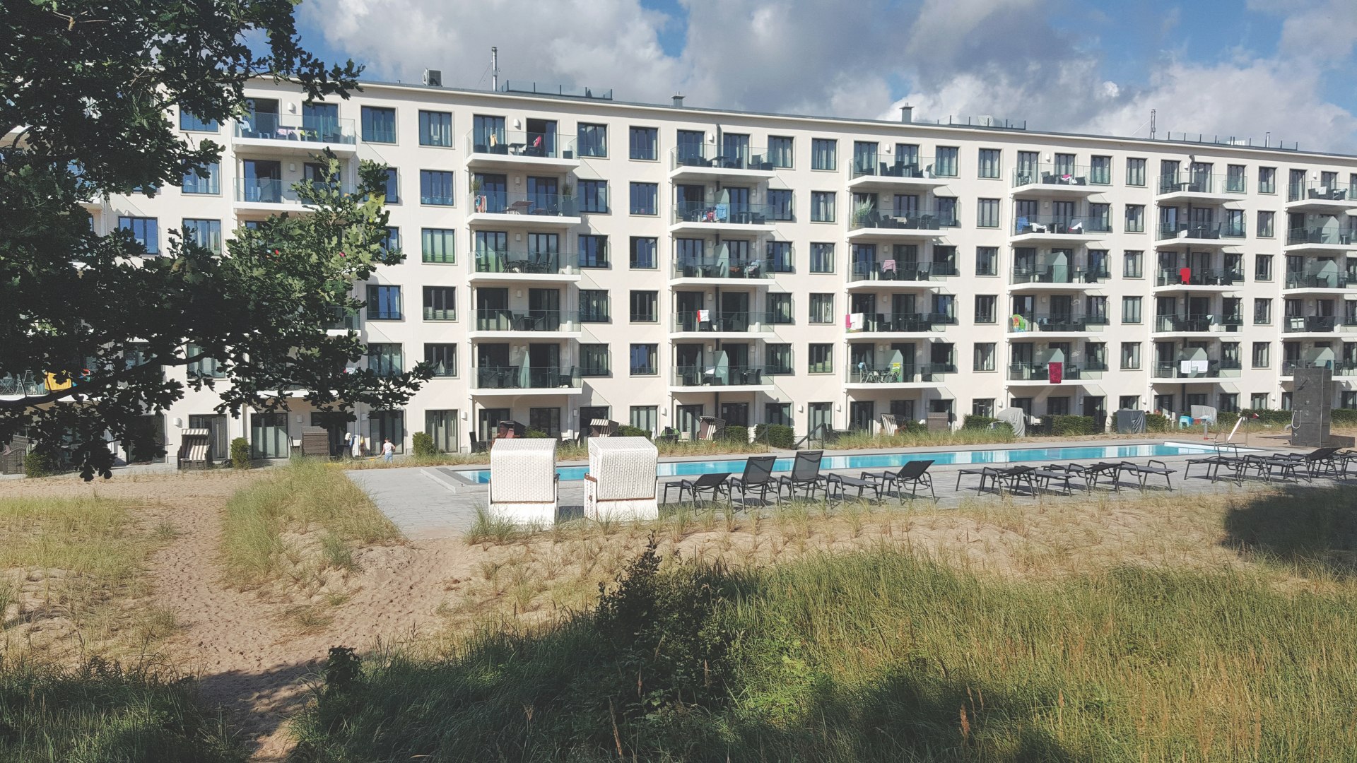 Außenansicht der Anlage in Prora auf Rügen, © NOVASOL Außenansicht der Anlage in Prora auf Rügen, © NOVASOL