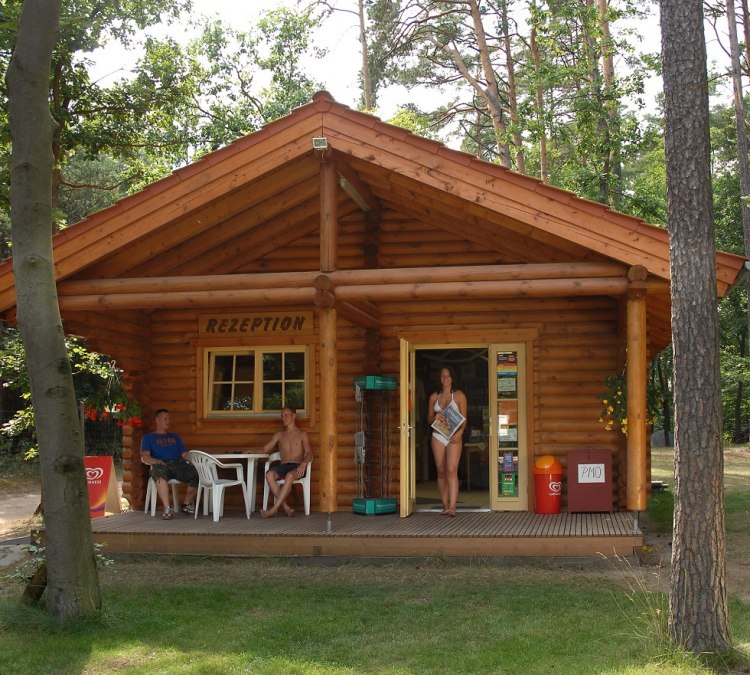 In  der Rezeption gibt es täglich frische Brötchen sowie ein kleines Lebensmittel-Sortiment., © Haveltourist