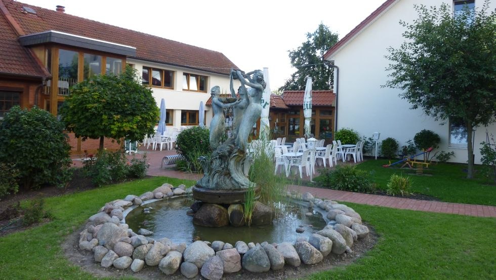 Restaurant und Springbrunnen // © Feriendorf an der Ostsee/Bley Restaurant und Springbrunnen // © Feriendorf an der Ostsee/Bley