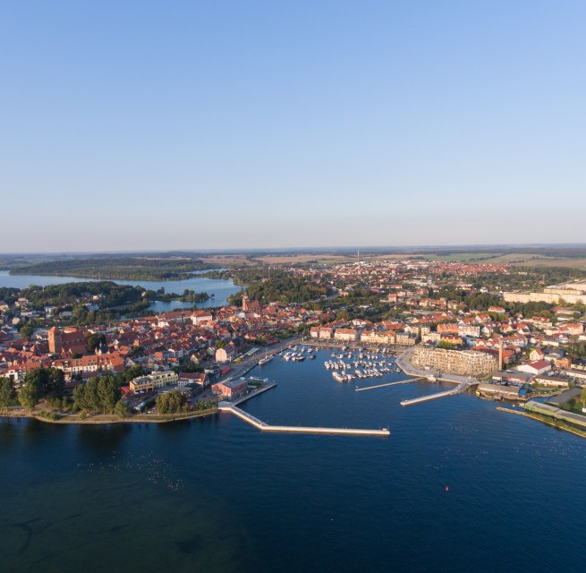 Hafenresidenz Waren (M&uuml;ritz) &ndash;
Ihr exklusiver R&uuml;ckzugsort am Warener Hafen, &copy; K&K Ferienimmobilien GmbH & Co.KG