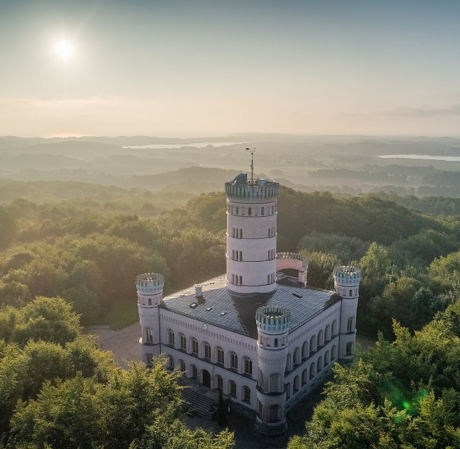 Jagdschloss Granitz aus der Vogelperspektive // © SSGK MV / Funkhaus Creative Jagdschloss Granitz aus der Vogelperspektive // © SSGK MV / Funkhaus Creative