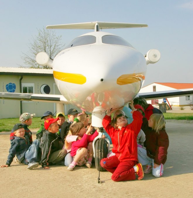 TT 62 - in Heringsdorf gebauter Prototyp eines 2-motorigen Reiseflugzeugs, &copy; Zander