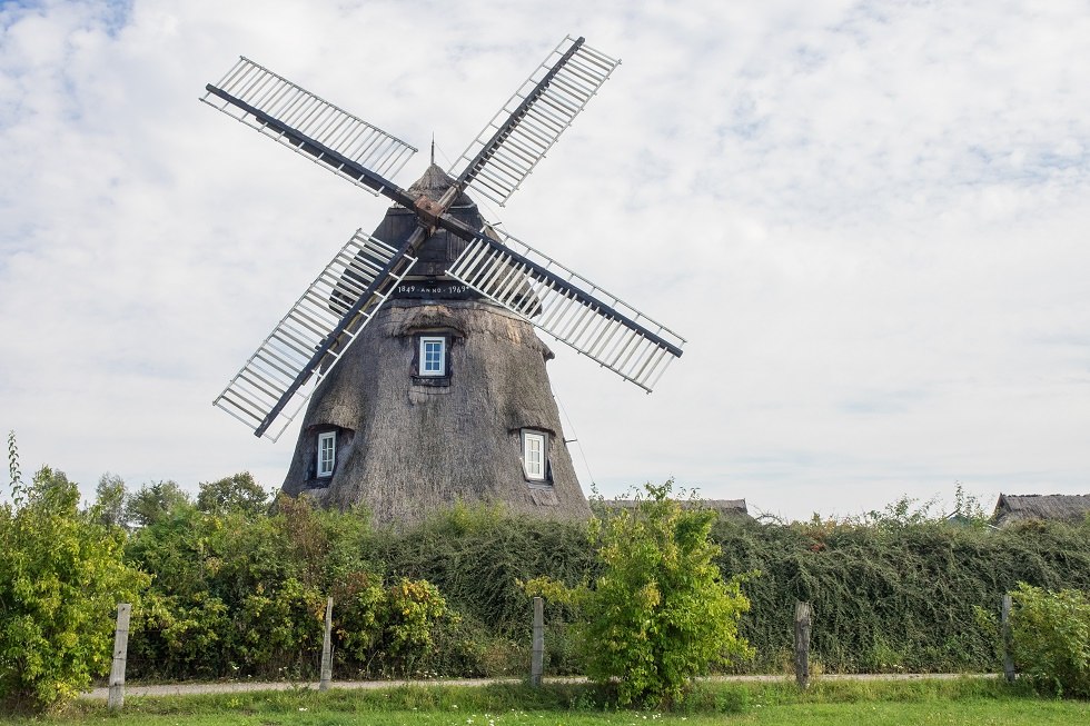 Die Mühle in Dorf Mecklenburg hat einen Backsteinunterbau. // © Frank Burger Die Mühle in Dorf Mecklenburg hat einen Backsteinunterbau. // © Frank Burger