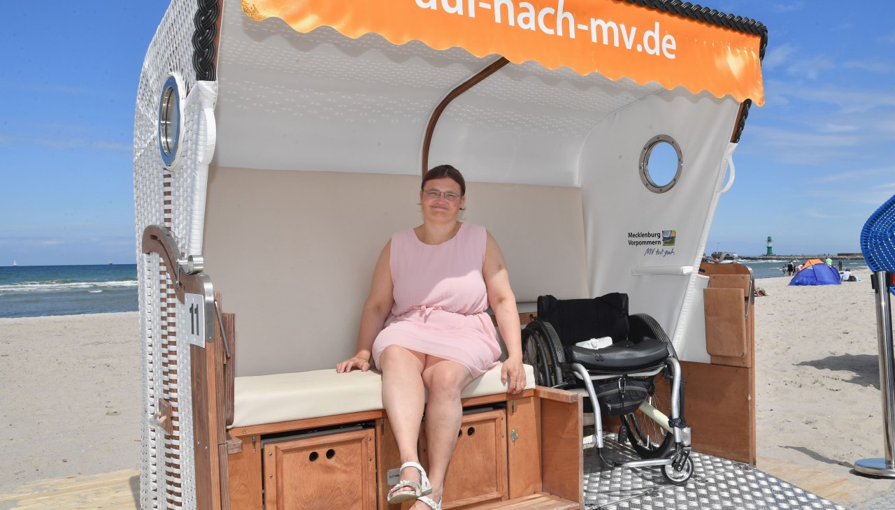 Barrierefreier Strandkorb an Strandaufgang Nr. 4, &copy; TZRW