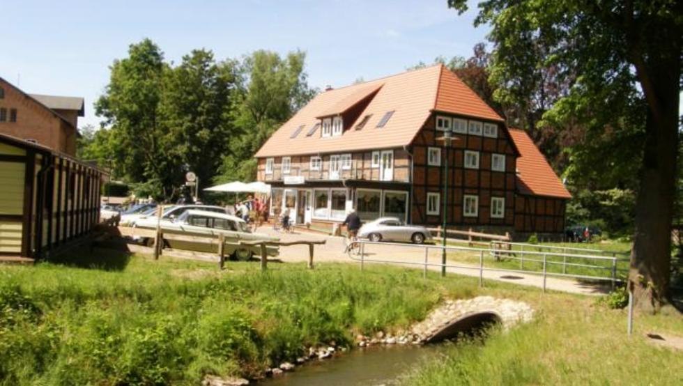 Das Inselhotel Dobbertin lädt zu abwechslungsreichem Urlaub direkt am Wasser ein // © Inselhotel Dobbertin/Kapitän Müller Das Inselhotel Dobbertin lädt zu abwechslungsreichem Urlaub direkt am Wasser ein // © Inselhotel Dobbertin/Kapitän Müller