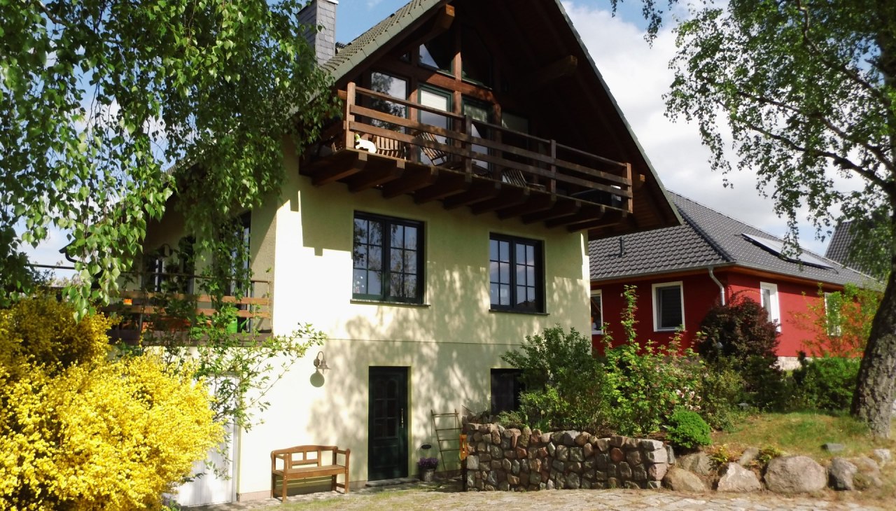 Blick auf unser Haus mit Ihrer Ferienwohnung im Souterrain, &copy; Winfried Schneider