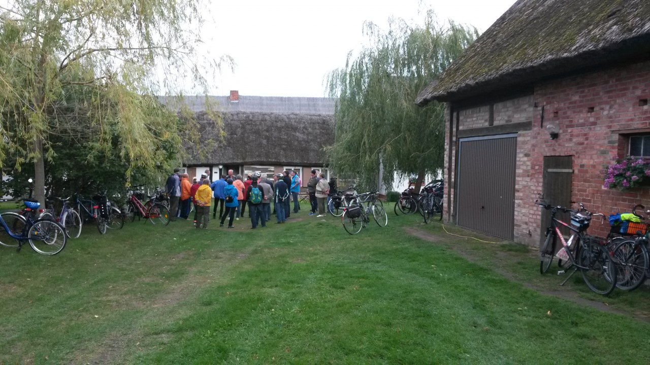 Rast am Blockhaus und Kaffepause mit k&ouml;stlichem Kuchen // &copy; Angelika Michaelis