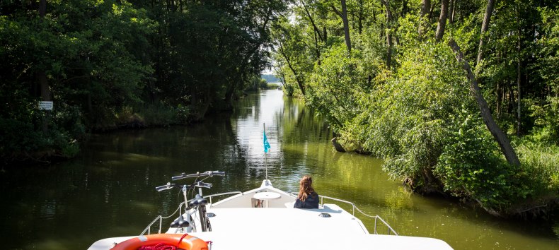 Mit Locaboat durch die Kan&auml;le mit Locaboat // &copy; Sebastian Canaves
