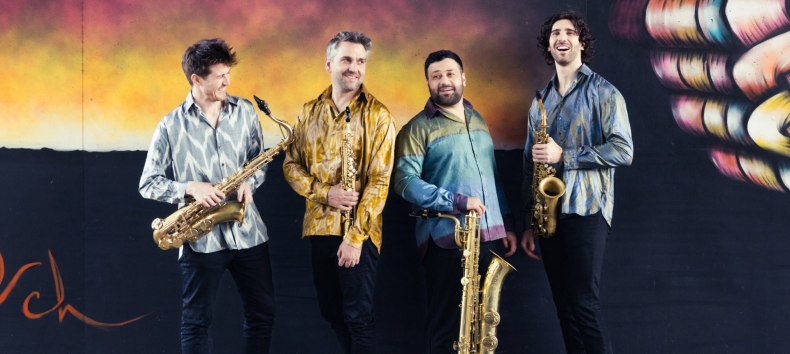 Blaž Kemperle - Sopransaxophon,
Jacopo Taddei - Altsaxophon,
Alan Lužar - Tenorsaxophon,
David Brand - Baritonsaxophon, © Signum Saxophon Quartett Blaž Kemperle - Sopransaxophon,
Jacopo Taddei - Altsaxophon,
Alan Lužar - Tenorsaxophon,
David Brand - Baritonsaxophon, © Signum Saxophon Quartett