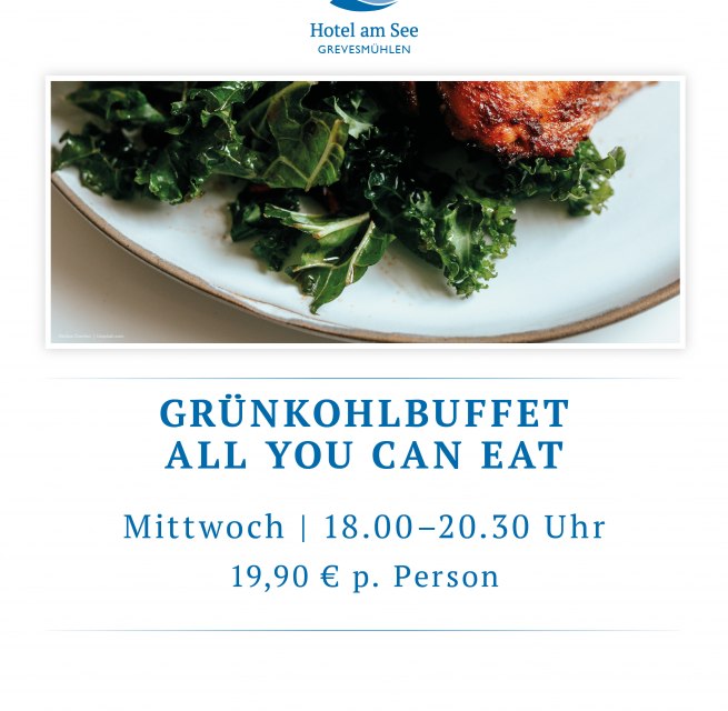 Würziger Grünkohl mit Kassler, Wurst und Salzkartoffeln auf Teller, rustikal angerichtet. // © spreepiraten® Würziger Grünkohl mit Kassler, Wurst und Salzkartoffeln auf Teller, rustikal angerichtet. // © spreepiraten®