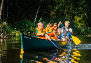 An die Paddel, fertig Spaß - in der Mecklenburgischen Seenplatte wird das Kanufahren zum Abenteuer // © MV-T/Roth An die Paddel, fertig Spaß - in der Mecklenburgischen Seenplatte wird das Kanufahren zum Abenteuer // © MV-T/Roth