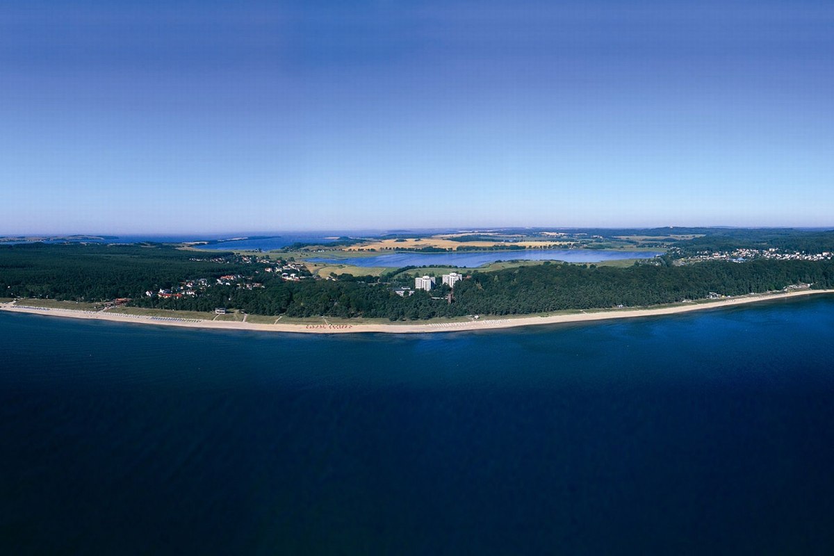 Luftansicht Cliff Hotel Rügen // © Cliff Hotel Rügen Luftansicht Cliff Hotel Rügen // © Cliff Hotel Rügen