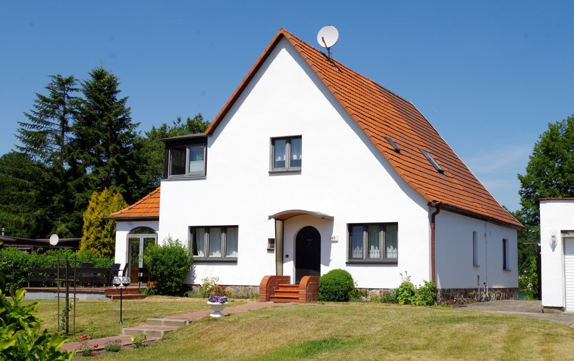 Die beiden Ferienwohnungen befinden sich in einem Haus in ruhiger Wohnlage, &copy; D. Rgener