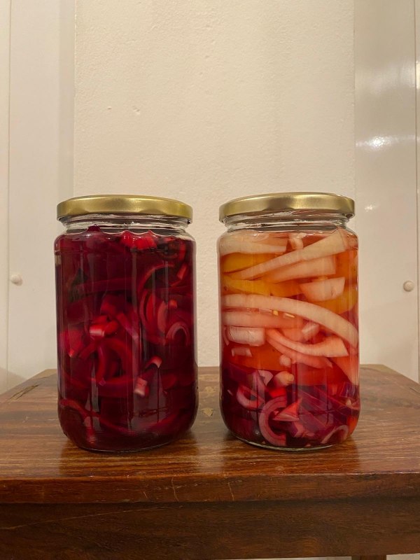 Eingelegtes Gem&uuml;se in Vorratsgl&auml;sern, &copy; wertvoll