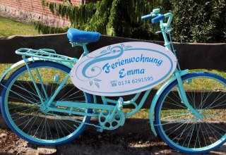 Das Werbefahrad vor der Ferienwohnung "Emma" // © Bärbel Kuhrt Das Werbefahrad vor der Ferienwohnung "Emma" // © Bärbel Kuhrt