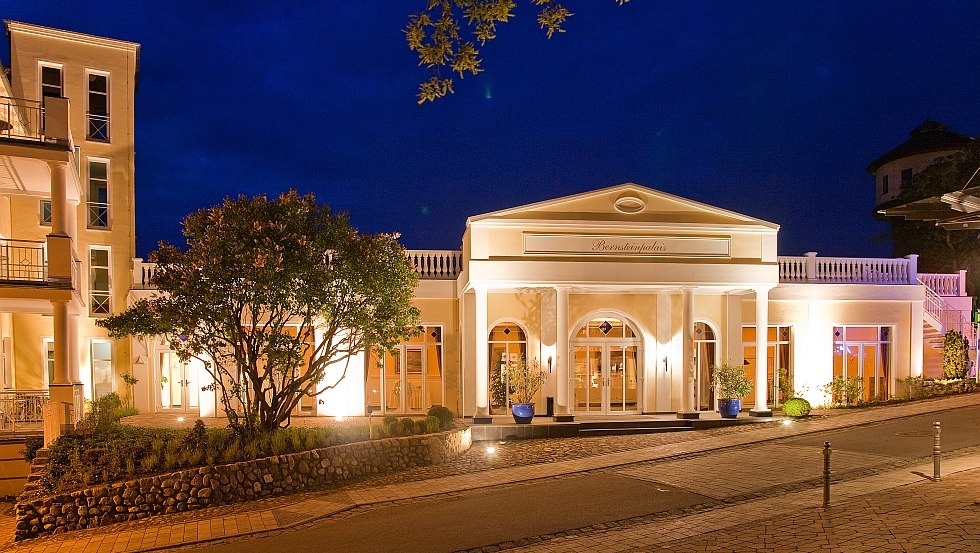 Avondsfeer in het Vju Hotel R&uuml;gen // &copy; Vju Hotel R&uuml;gen