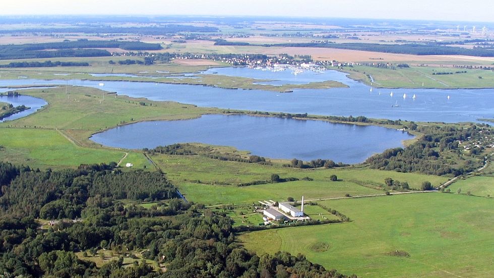 Luchtfoto van de schoolherberg Camp Peenem&uuml;nde // &copy; Uwe Wobser
