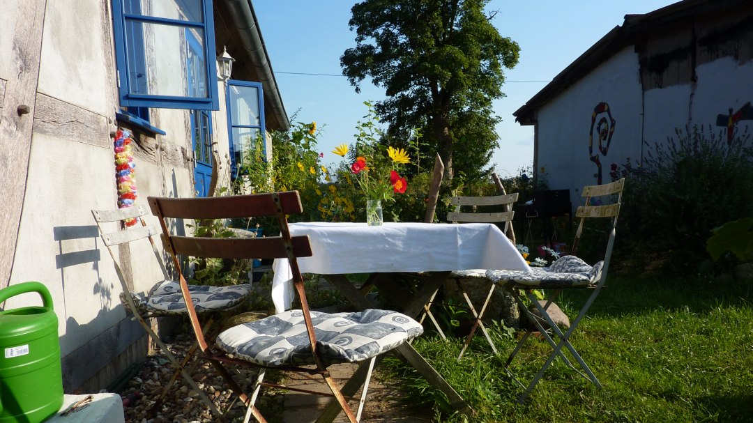 Kreative Arbeitsatmosph&auml;re vor dem Kunsthaus, &copy; Anja R&ouml;hl