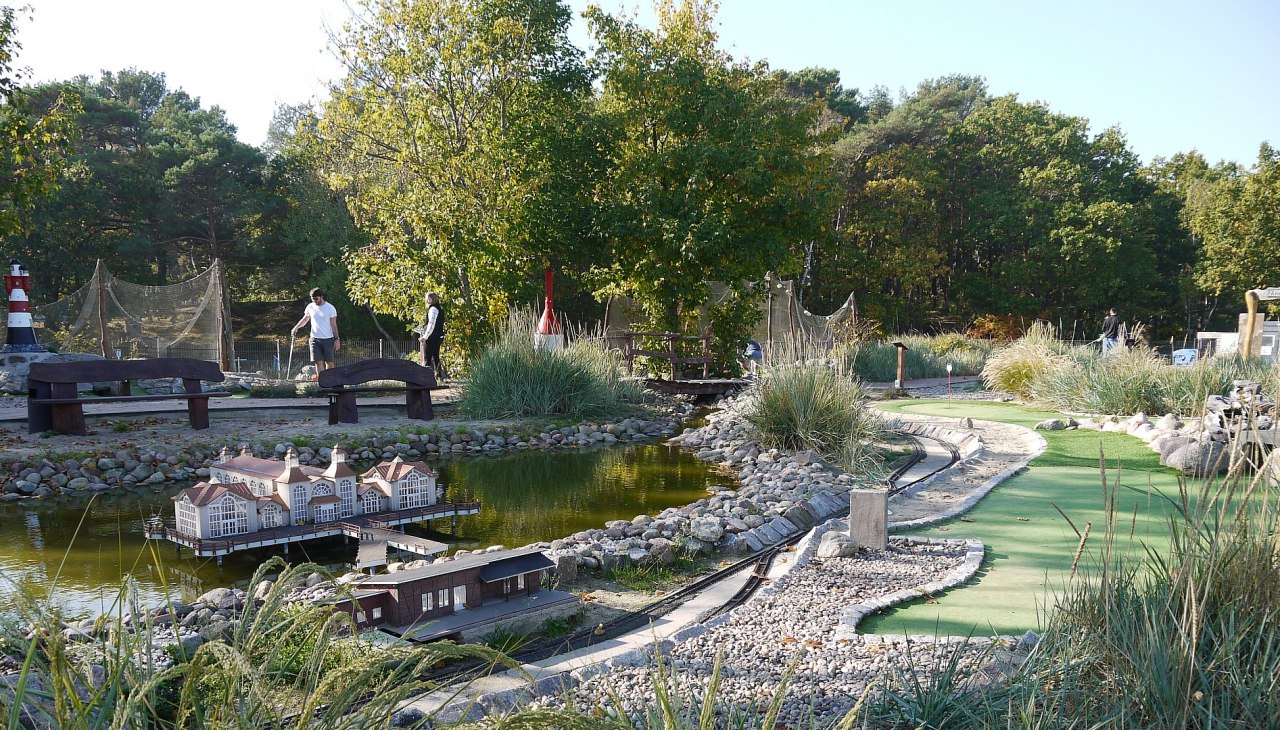 Aufwendige Hindernisse sorgen f&uuml;r Spa&szlig; bei Gro&szlig; und Klein., &copy; TMV/ Fischer