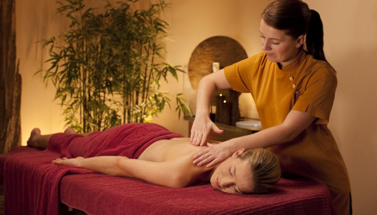 Erleben Sie den Zauber der klassischen skandinavischen Massagekunst., &copy; Yachthafenresidenz Hohe D&uuml;ne, www.hohe-d&uuml;ne.de