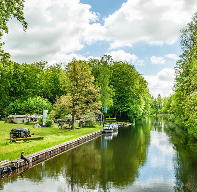 Steg f&uuml;r Boote inkl. Stromanschluss // &copy; Heike Eickholt