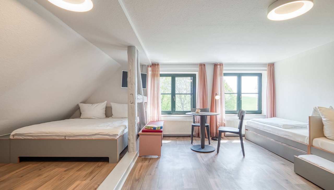 Mehrbettzimmer im Land- und Gruppenhaus Zarfzow, &copy; AWO SANO