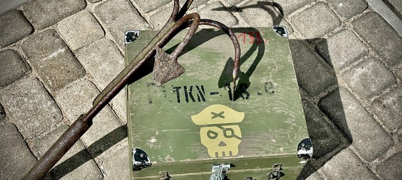 &copy; Thomas M. Heller