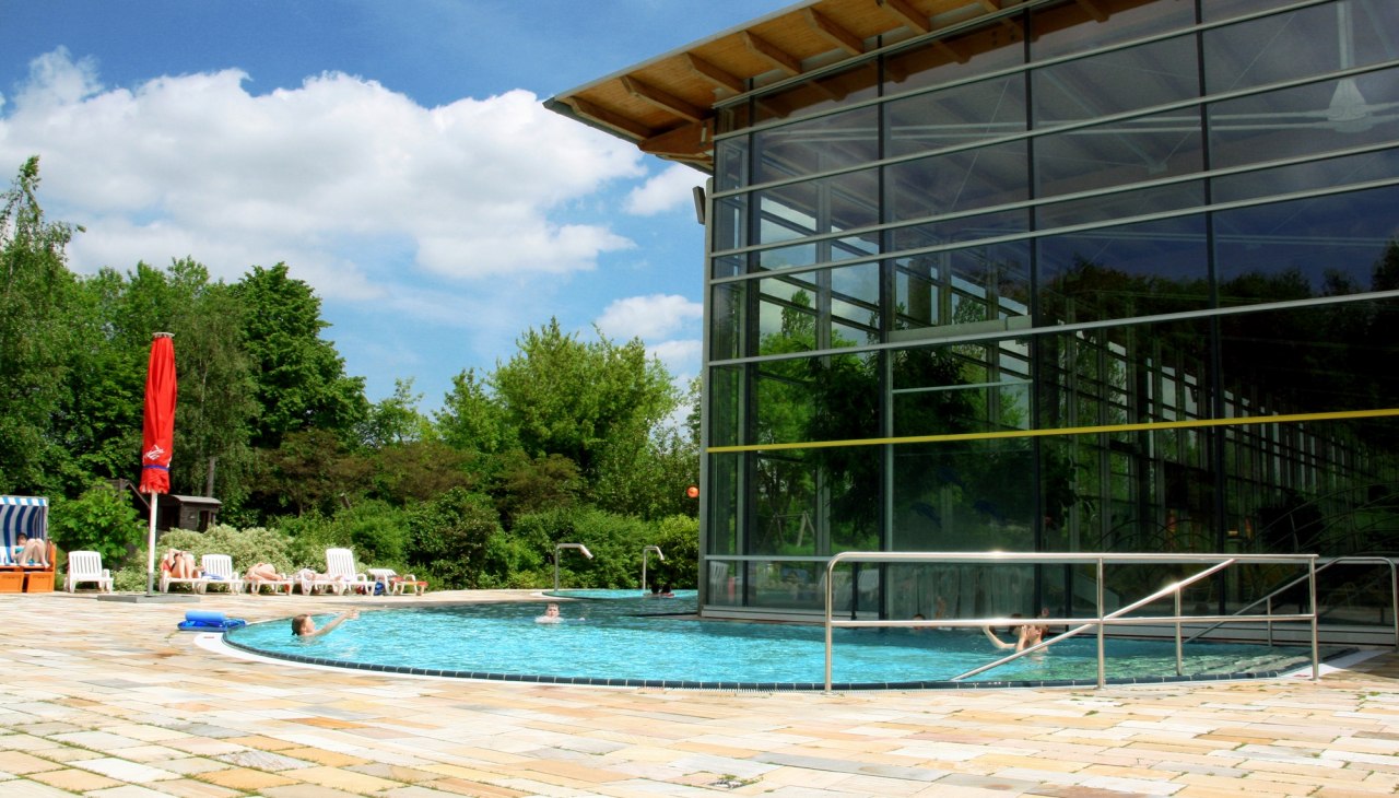 Buitenzwembad bij mooi weer, © David Ritter / © Freizeitbad Greifswald Buitenzwembad bij mooi weer, © David Ritter / © Freizeitbad Greifswald