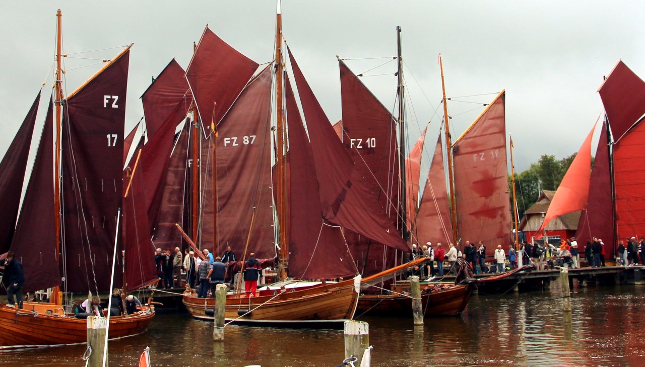 Zeesbootregatta in de haven van Dierhagen, © Archiv TVFDZ Zeesbootregatta in de haven van Dierhagen, © Archiv TVFDZ