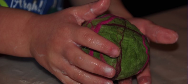 Ball filzen, &copy; Feltbloom