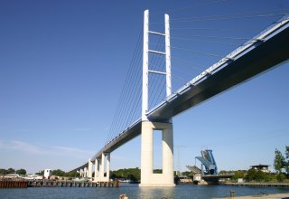 Seit 2007 ist die Rügenbrücke Wahrzeichen der Hansestadt Stralsund. // © TZ HST Seit 2007 ist die Rügenbrücke Wahrzeichen der Hansestadt Stralsund. // © TZ HST