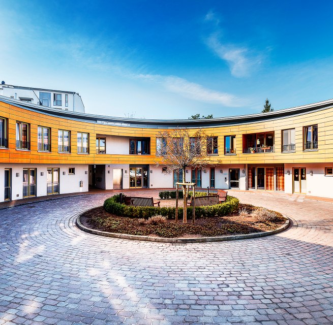 Fassade der Kurzzeitpflege Gartenhöhe // © Netzwerk für Menschen Fassade der Kurzzeitpflege Gartenhöhe // © Netzwerk für Menschen