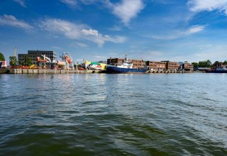 Hotel Am KAI 334 mit Blick auf die Unterwarnow, © Hotel Am KAI 334 Hotel Am KAI 334 mit Blick auf die Unterwarnow, © Hotel Am KAI 334