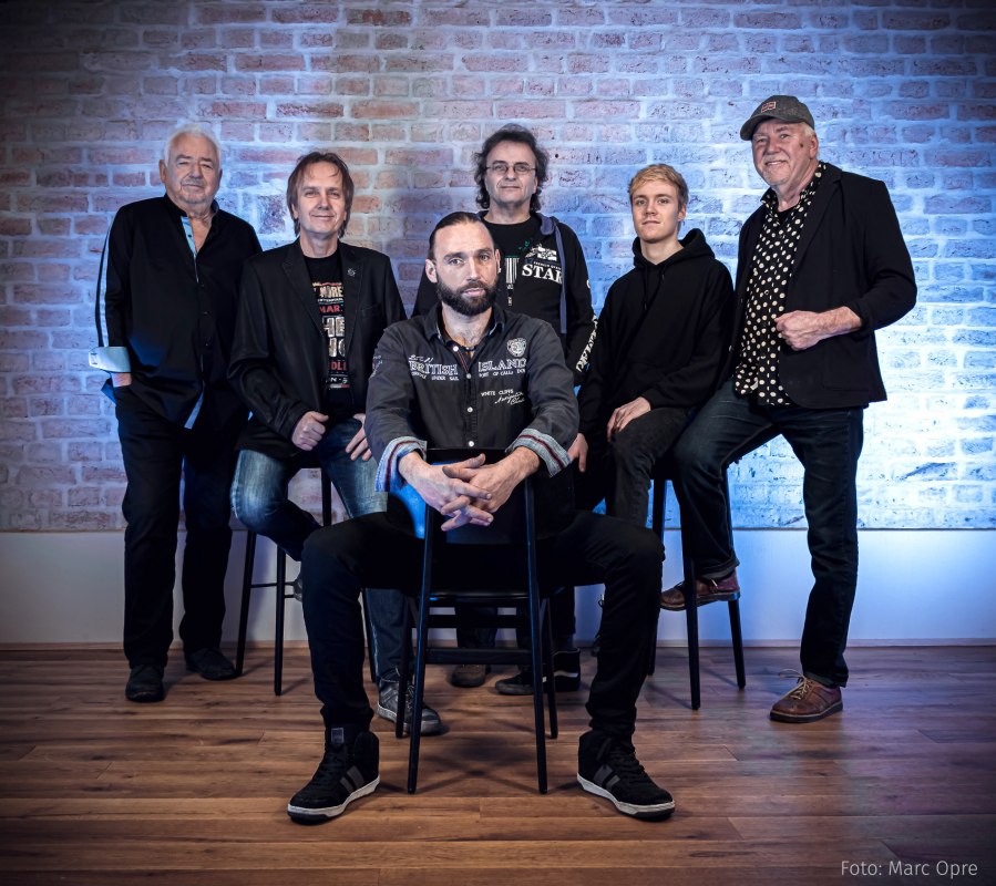 Rockband Karussell // &copy; Marc Opre