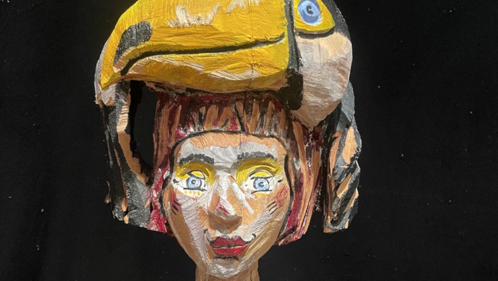 Frau mit Tucan, &copy; Peer Oliver Nau