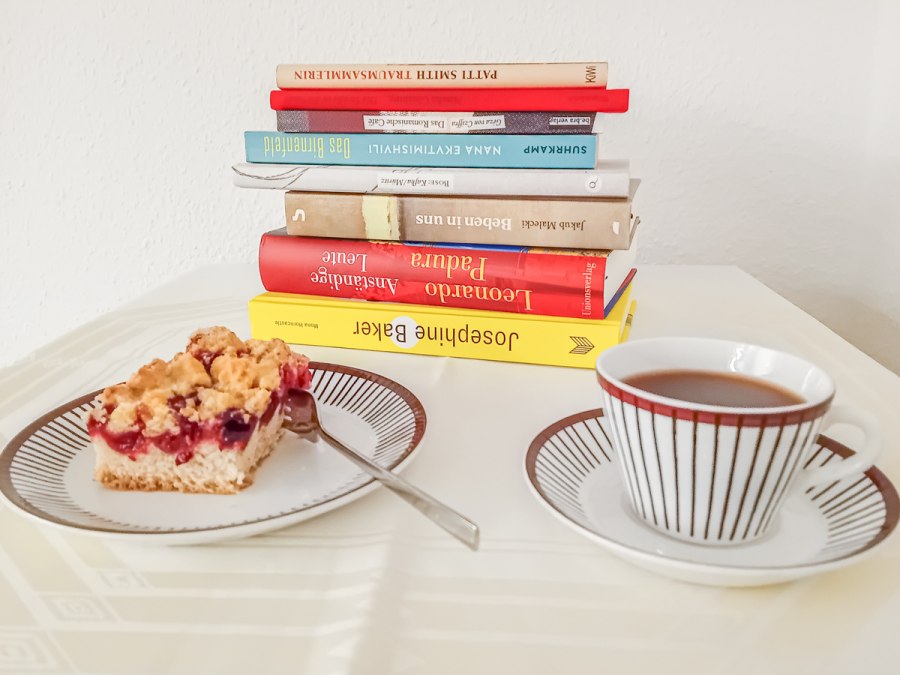 Koffie en boek op zondag, © Marlis Mlinski Koffie en boek op zondag, © Marlis Mlinski