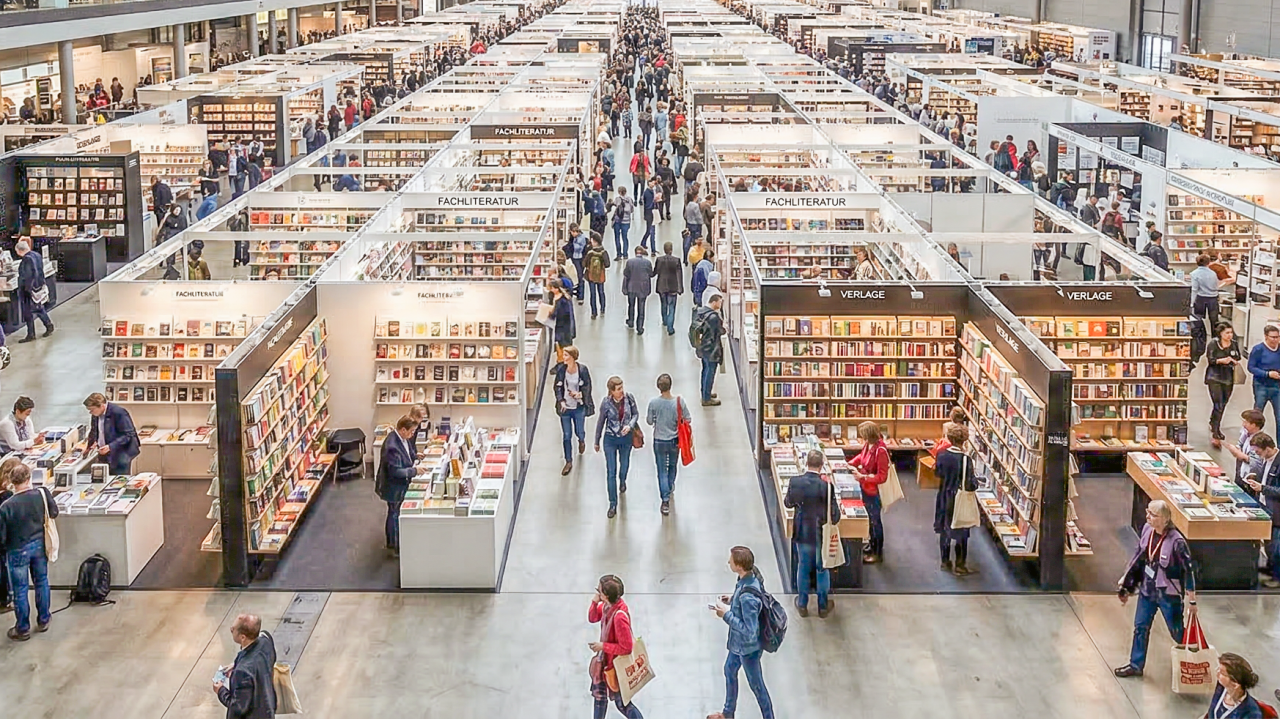 Sonntagskaffee & Buch · Bücherfrühling, © Generiert mit Adobe Firefly / Gemini Sonntagskaffee & Buch · Bücherfrühling, © Generiert mit Adobe Firefly / Gemini