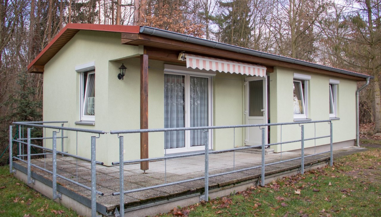 Von der Terrasse haben Sie einen wundervollen Ausblick auf den Ort und den Haussee, © C. Reinhold Von der Terrasse haben Sie einen wundervollen Ausblick auf den Ort und den Haussee, © C. Reinhold