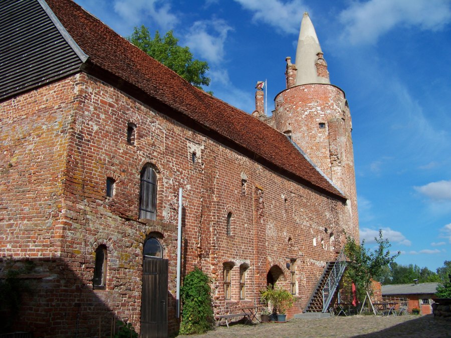 Burg Klempenow, © Kultur-Transit 96 e.V. Burg Klempenow, © Kultur-Transit 96 e.V.