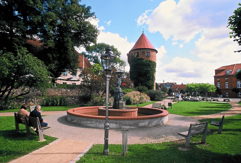 Blick zum Stadtmuseum Amtsturm, © Maik Senkbeil, Stadt Lübz Blick zum Stadtmuseum Amtsturm, © Maik Senkbeil, Stadt Lübz