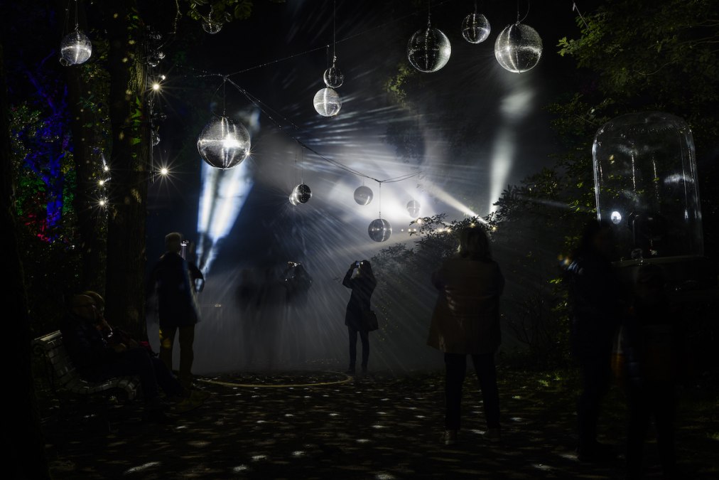 "Nacht in het park" - een ontspannen licht kunstevenement, © André Pristaff / Tourismus- und Kur GmbH Graal-Müritz "Nacht in het park" - een ontspannen licht kunstevenement, © André Pristaff / Tourismus- und Kur GmbH Graal-Müritz