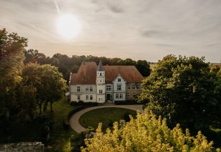 Luftansicht Schloss Sophienhof Rondell vor dem Haus // &copy; Dennis Reimann