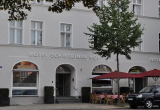 Das Hotel Schweriner Hof liegt direkt am Neuen Markt // &copy; MV-T