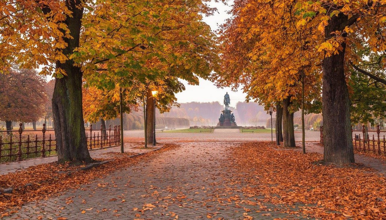 Schlossgarten Schwerin im Herbst, &copy; SSGK MV / Timm Allrich