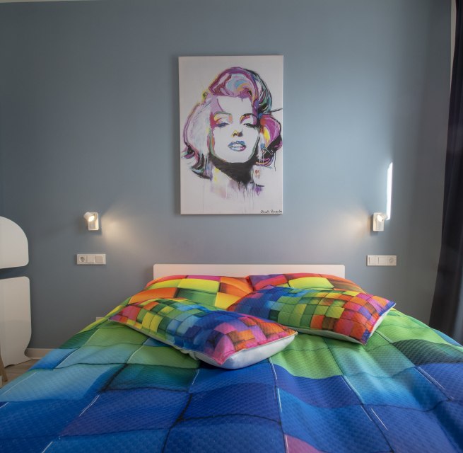 Drei Schlafzimmer mit TV, hier Nr. 2, &copy; Kathrin Koschwitz