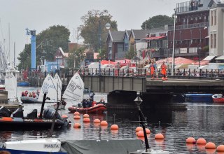 Br&uuml;ckendrehung am Alten Strom in Warnem&uuml;nde, &copy; Joachim Kloock
