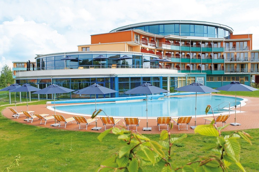 Het kuuroord Waren (Müritz) met thermaal zoutwater buitenbad // © Kurzentrum Waren (Müritz) Het kuuroord Waren (Müritz) met thermaal zoutwater buitenbad // © Kurzentrum Waren (Müritz)