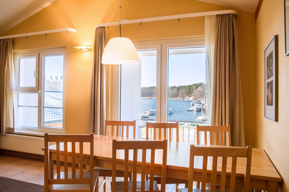 Moderne Wohnungen mit Blick auf den See, © Müritzfischer